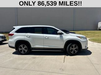 Used 2019 Toyota Highlander LE FWD video 2