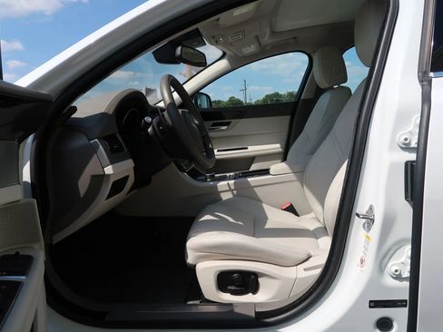 Used 2017 Jaguar XF Prestige image 13