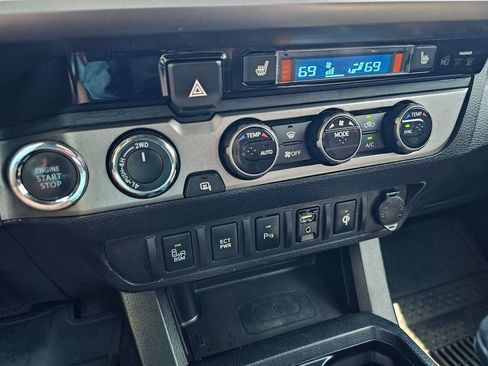 Used 2017 Toyota Tacoma Limited image 13