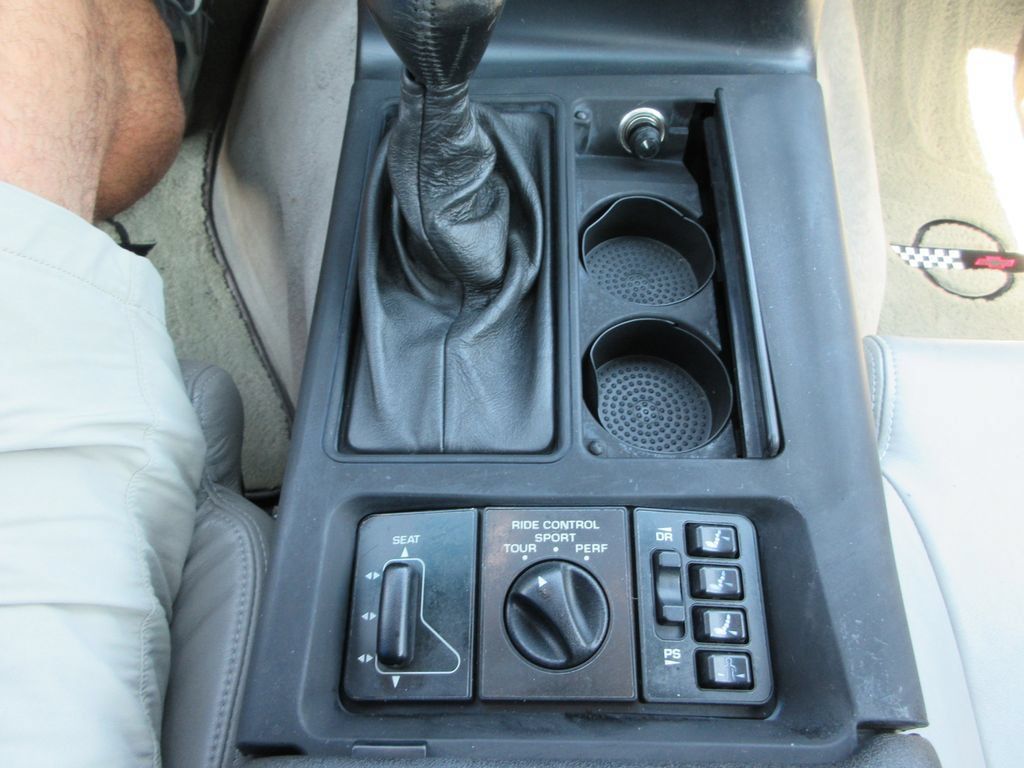 Used 1995 Chevrolet Corvette Coupe RWD image 18