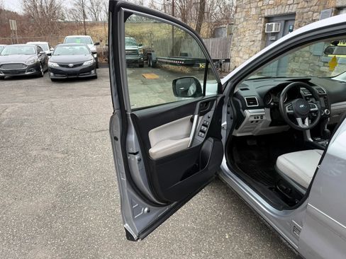 Used 2017 Subaru Forester 2.5i Premium w/ All-Weather Package image 31