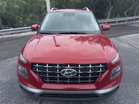 Used 2022 Hyundai Venue SEL w/ Cargo Package FWD image 2