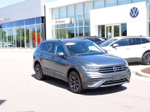 Used 2023 Volkswagen Tiguan SE w/ Panoramic Sunroof Package AWD/4WD image 1