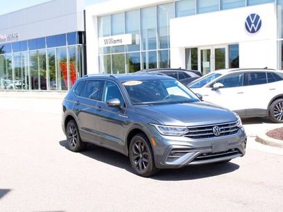 Used 2023 Volkswagen Tiguan SE w/ Panoramic Sunroof Package