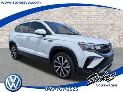 Used 2023 Volkswagen Taos SE w/ Panoramic Sunroof Package