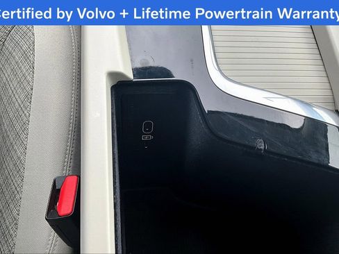 Used 2022 Volvo XC60 B5 Momentum image 32