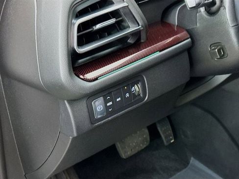 Used 2024 Chevrolet Traverse RS image 13