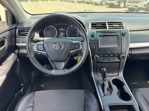 Used 2017 Toyota Camry SE w/ Moonroof Package FWD image 22