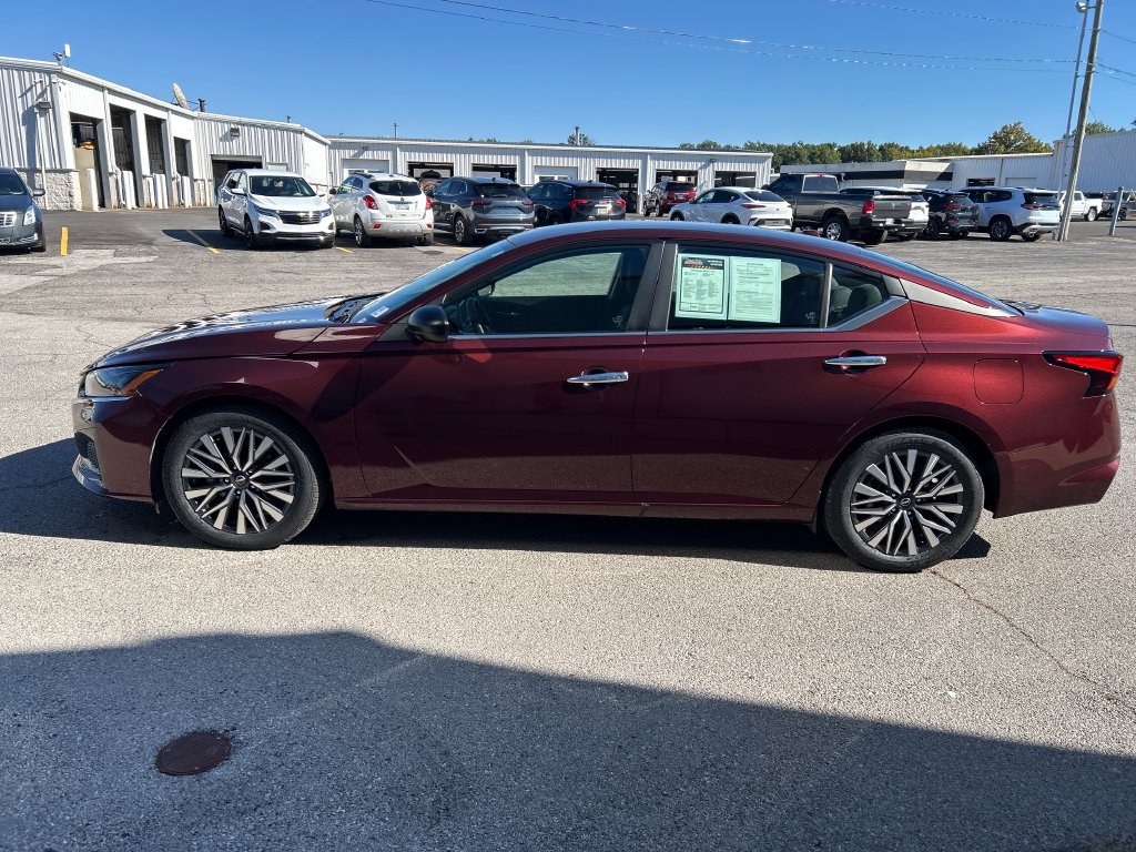 Used 2025 Nissan Altima 2.5 SV FWD image 4