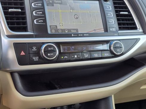 Used 2017 Toyota Highlander XLE image 21