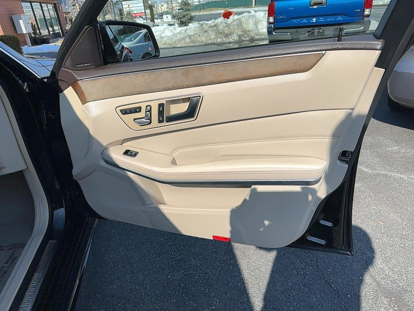 Used 2014 Mercedes-Benz E 350 4MATIC Sedan image 23