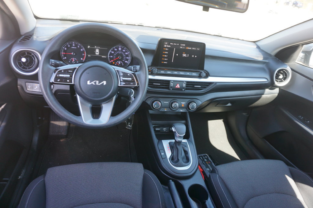 Used 2023 Kia Forte LXS w/ LXS Technology Package FWD image 6