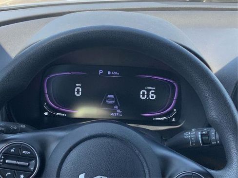 Used 2023 Kia Soul LX w/ Option Group 015 FWD image 17