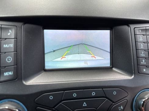 Used 2018 Ford Edge SE image 2