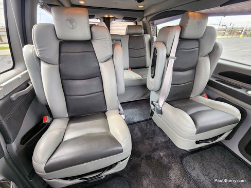 Used 2024 Chevrolet Express 2500 w/ Driver Convenience Package image 7