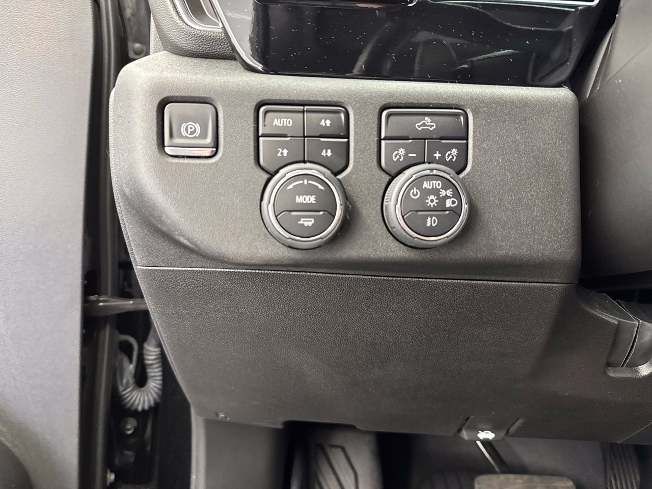 Used 2025 Chevrolet Silverado 1500 RST AWD/4WD image 33
