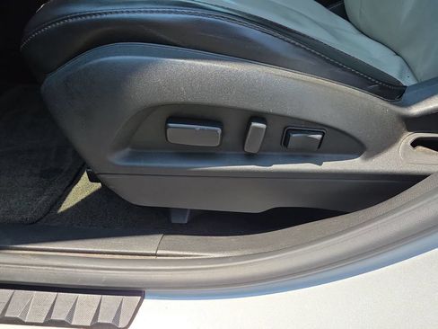 Used 2011 Chevrolet Equinox LT FWD image 16