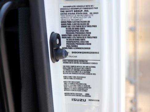 Used 2024 Isuzu NPR image 33