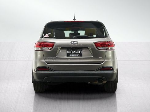 Used 2017 Kia Sorento FWD image 4
