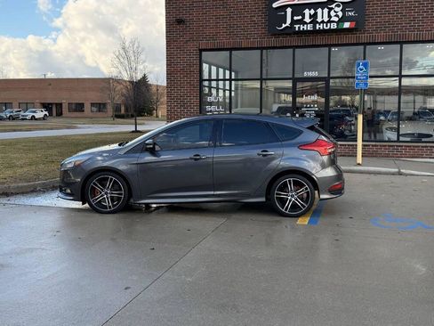 Used 2018 Ford Focus ST image 10