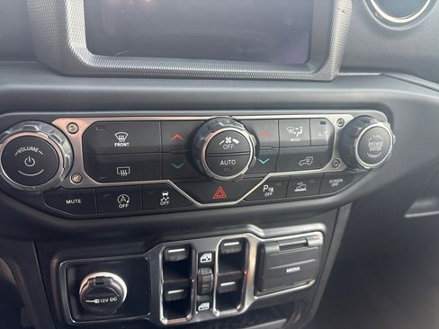 Used 2021 Jeep Wrangler Unlimited Sahara AWD/4WD image 21
