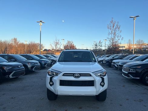 Used 2024 Toyota 4Runner SR5 image 2