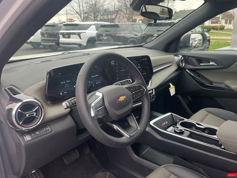 New 2026 Chevrolet Equinox LT w/ Convenience Package II FWD image 13