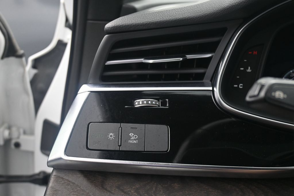 Used 2021 Audi Q7 3.0T Premium Plus w/ Premium Plus Package AWD/4WD image 25
