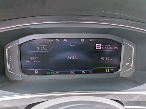 Used 2020 Volkswagen Tiguan SEL AWD/4WD image 28