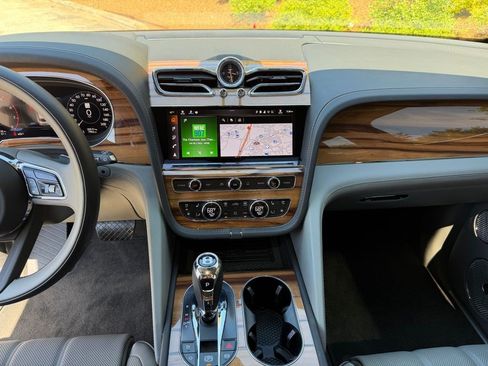 Certified 2025 Bentley Bentayga AWD/4WD image 5