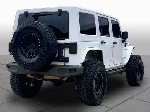 Used 2016 Jeep Wrangler Unlimited Sahara AWD/4WD image 13