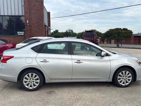 Used 2016 Nissan Sentra SV FWD image 6