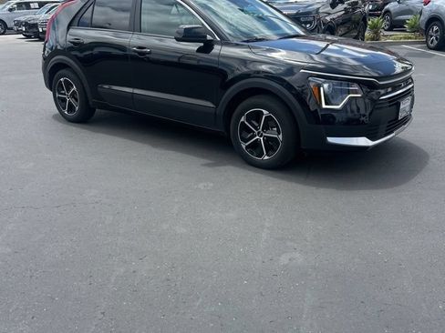 Used 2025 Kia Niro LX FWD image 5