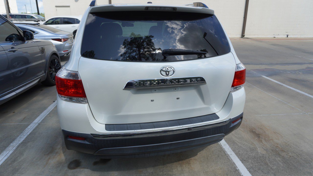Used 2011 Toyota Highlander Limited w/ Tow Pkg FWD image 7