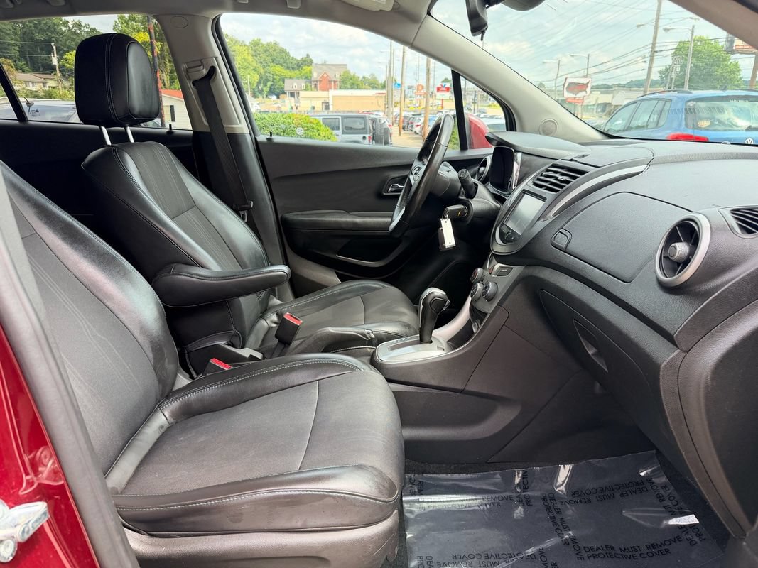 Used 2016 Chevrolet Trax LT w/ LT Convenience Package AWD/4WD image 16