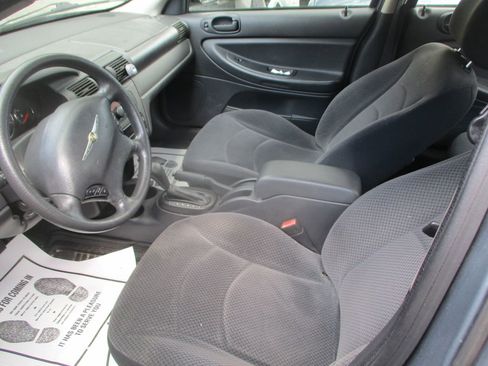 Used 2006 Chrysler Sebring Sedan FWD image 11