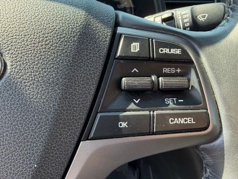 Used 2017 Hyundai Elantra Limited w/ Limited Tech Package 04 FWD image 21