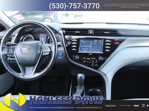 Used 2020 Toyota Camry SE image 17