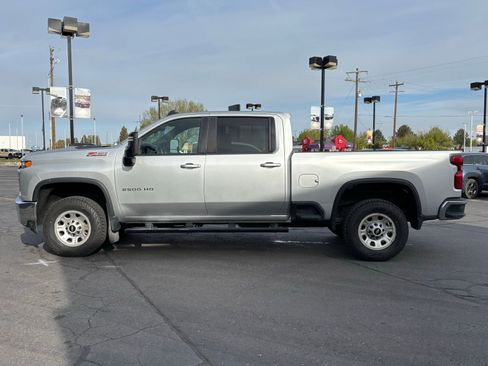 Used 2021 Chevrolet Silverado 2500 LT w/ Fleet Comfort Package AWD/4WD image 2