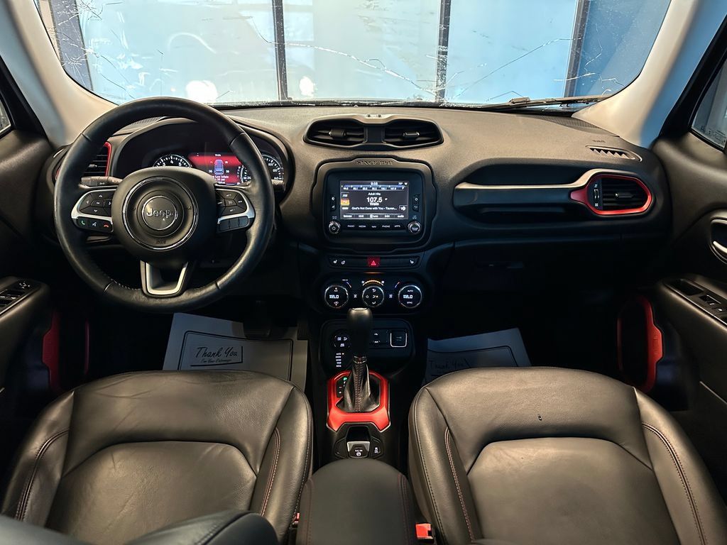 Used 2017 Jeep Renegade Trailhawk w/ Premium Trailhawk Package AWD/4WD image 9