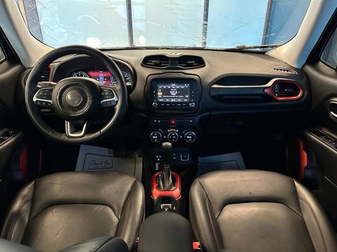 Used 2017 Jeep Renegade Trailhawk w/ Premium Trailhawk Package AWD/4WD image 9