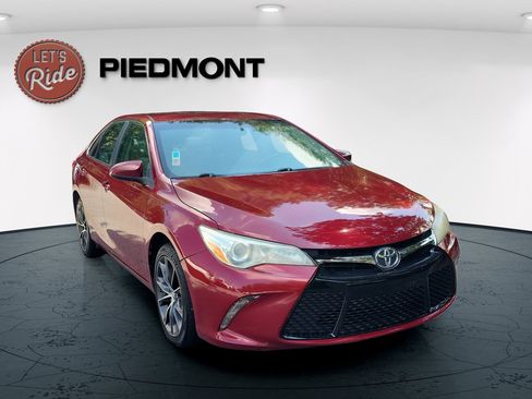Used 2015 Toyota Camry XSE FWD image 3