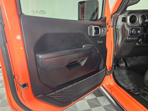Used 2023 Jeep Wrangler Unlimited AWD/4WD image 19