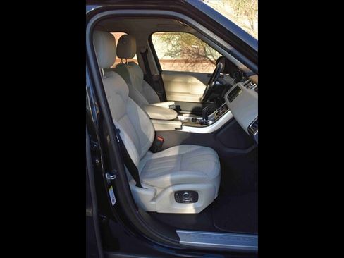 Used 2017 Land Rover Range Rover Sport HSE image 32