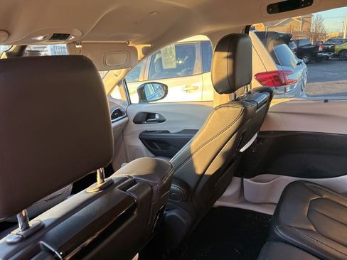 Used 2024 Chrysler Pacifica Touring-L w/ Uconnect Theater Family Group image 26