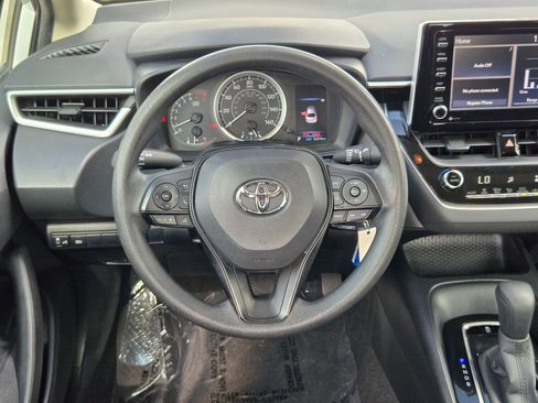 Used 2021 Toyota Corolla LE image 21