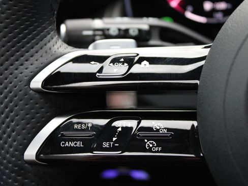 Used 2024 Mercedes-Benz GLC 300 4MATIC image 13