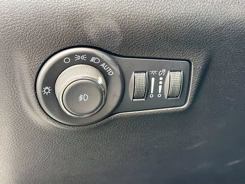Used 2024 Jeep Compass Latitude AWD/4WD image 11