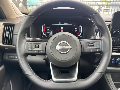 Used 2025 Nissan Pathfinder Platinum AWD/4WD image 13