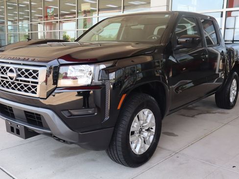 Used 2023 Nissan Frontier SV AWD/4WD image 3